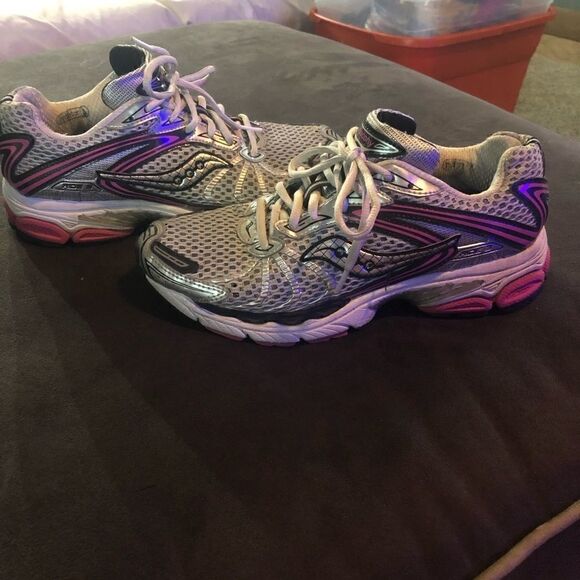 Saucony running shoes - Picture 4 of 7